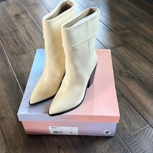 Lisa Vicky Cream‎ "Mae-V" Soft Tumble Leather Boots. NIB. Size 7.5